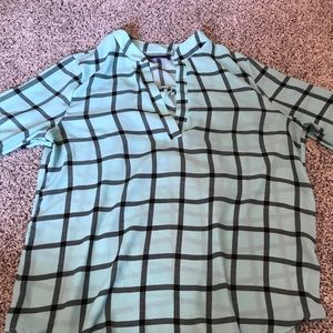 Discreet dress shirt